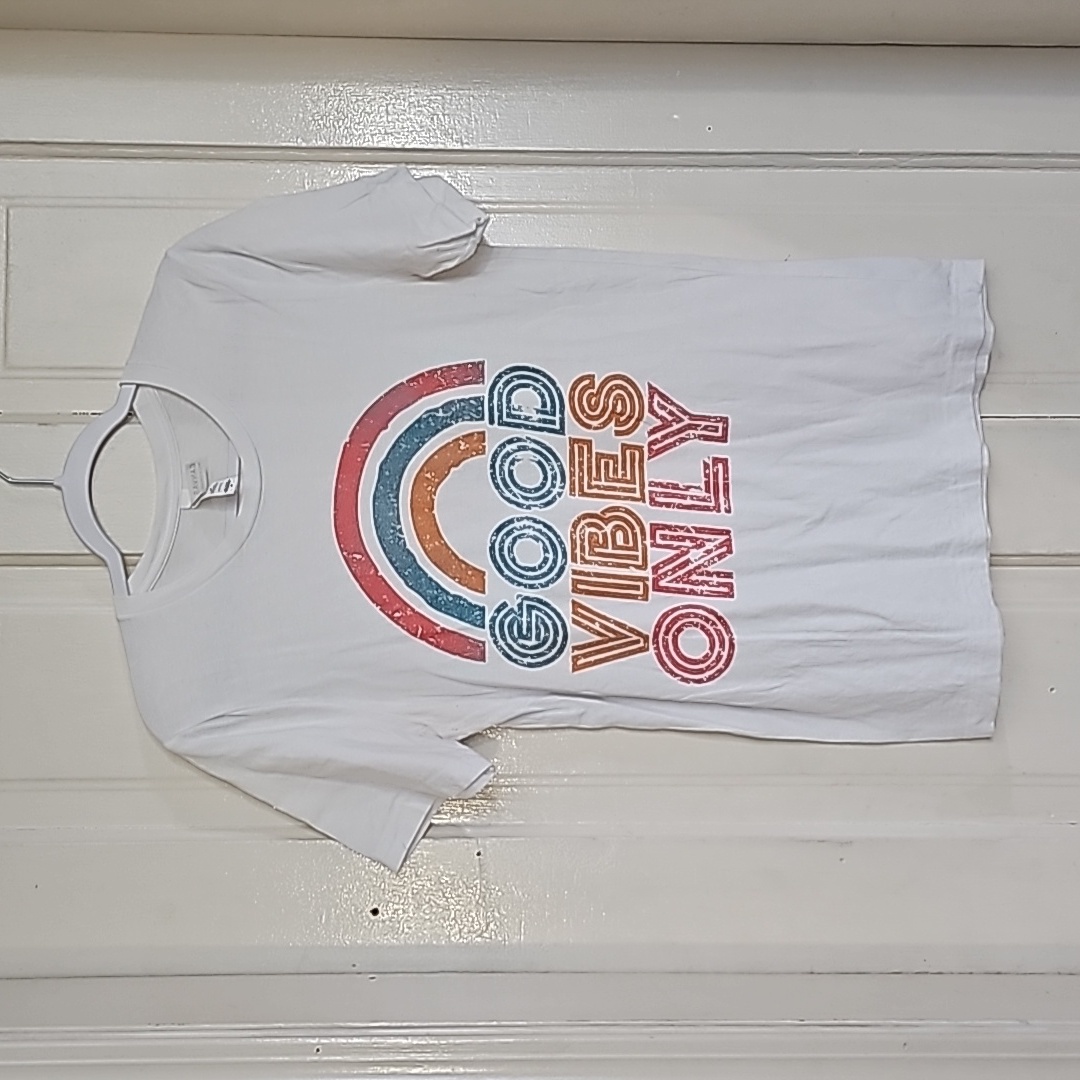 Bella Canvas Graphic Tee Size M
